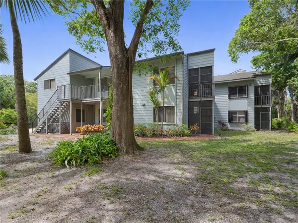 $180,000 | 2000 Pine Creek Boulevard, Unit 205, Vero Beach, FL 32966