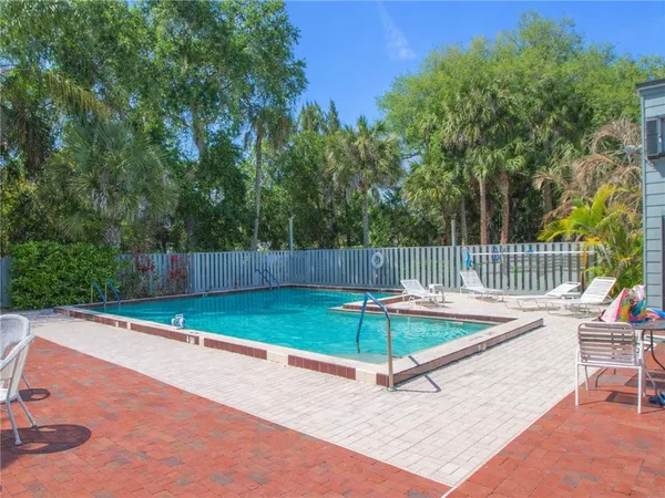 $180,000 | 2000 Pine Creek Boulevard, Unit 205, Vero Beach, FL 32966
