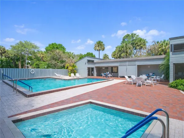 $180,000 | 2000 Pine Creek Boulevard, Unit 205, Vero Beach, FL 32966