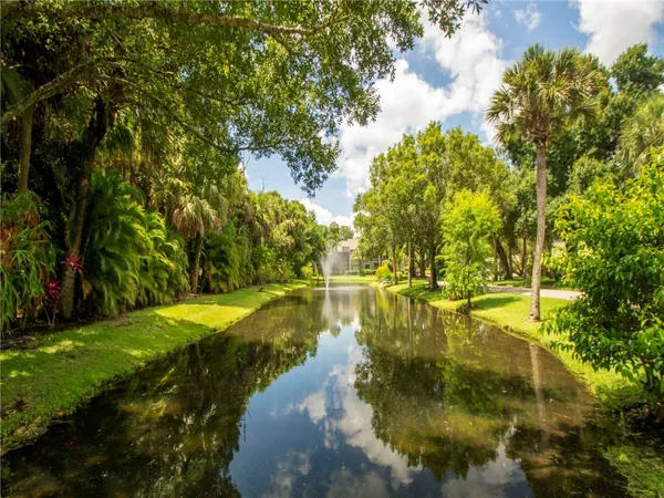 $180,000 | 2000 Pine Creek Boulevard, Unit 205, Vero Beach, FL 32966