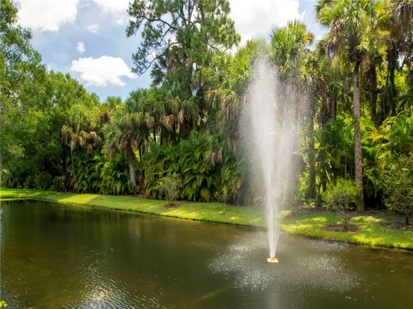 $180,000 | 2000 Pine Creek Boulevard, Unit 205, Vero Beach, FL 32966