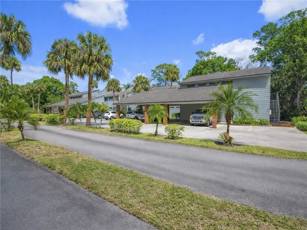 $180,000 | 2000 Pine Creek Boulevard, Unit 205, Vero Beach, FL 32966