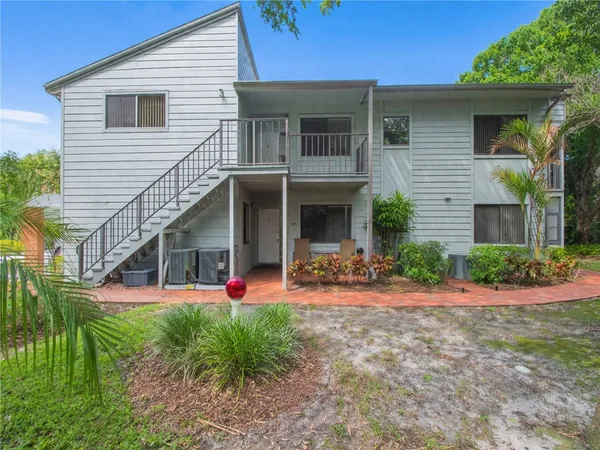 $180,000 | 2000 Pine Creek Boulevard, Unit 205, Vero Beach, FL 32966