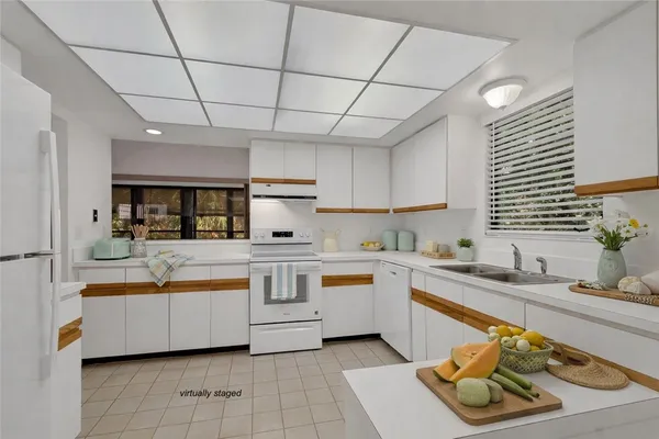 $180,000 | 2000 Pine Creek Boulevard, Unit 205, Vero Beach, FL 32966