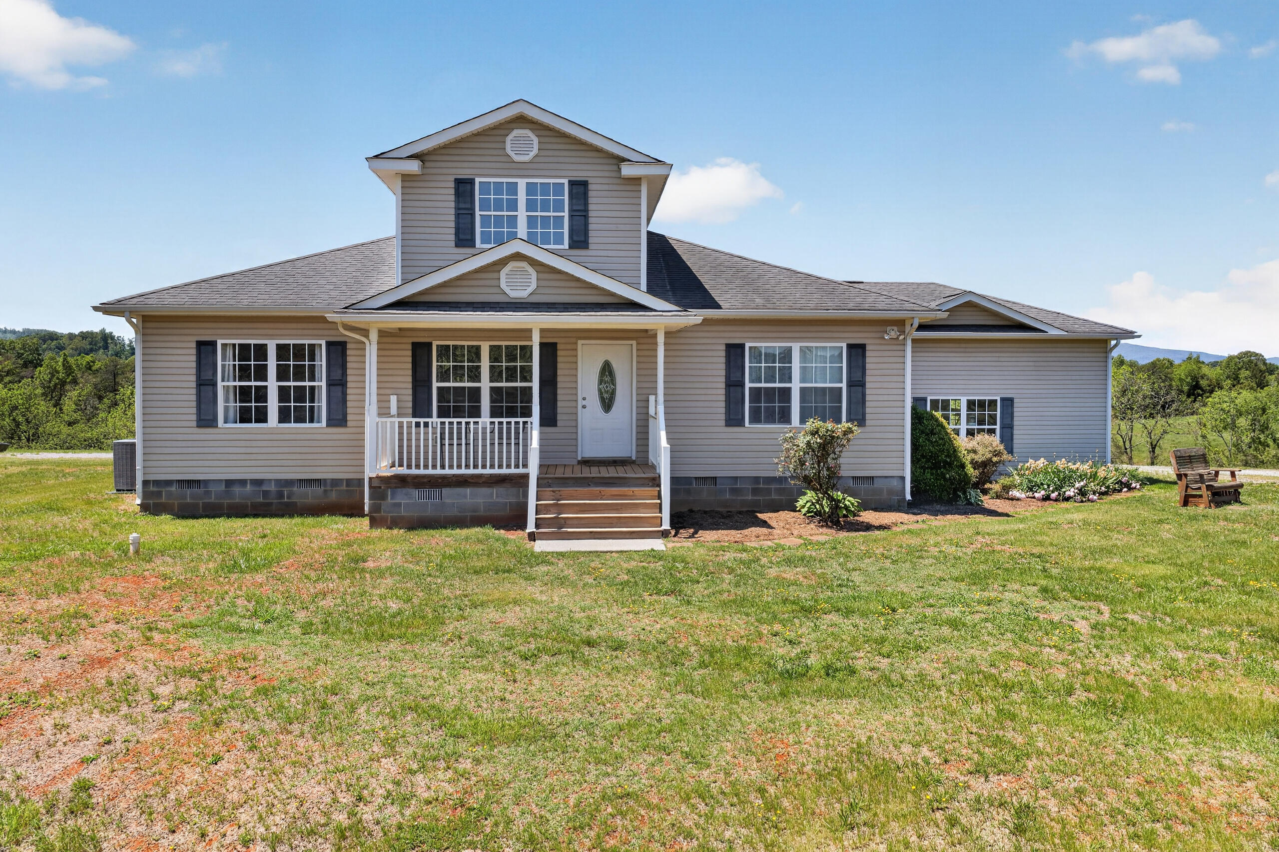 1633 Pilot Mountain Road Moneta, VA 24121 - Photo 10 of 103 Exterior (Front)