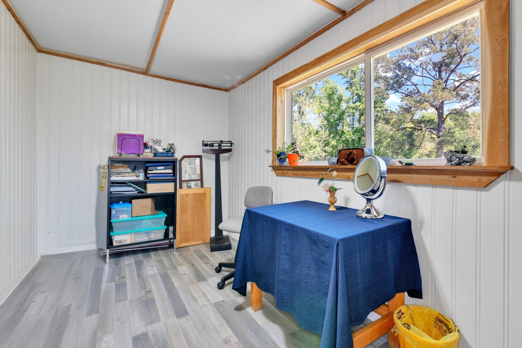 90 County Road 2852 Cleveland, TX 77327 - Photo 32 of 50 a workspace with furniture and window