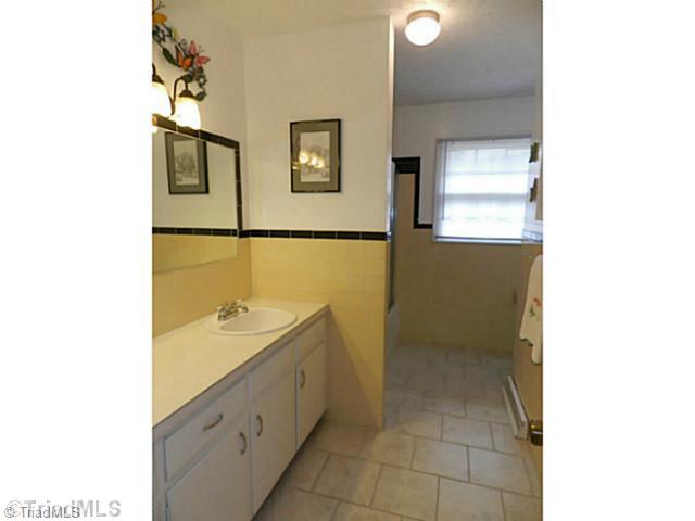 214 Gaither Road Winston-Salem, NC 27101 - Photo 12 of 15 Bath.