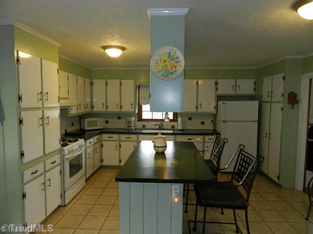 214 Gaither Road Winston-Salem, NC 27101 - Photo 6 of 15 Kitchen.