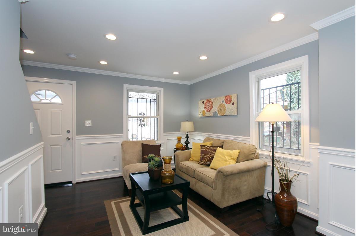 5145 Sheriff Road Northeast Washington, DC 20019 - Photo 2 of 30 Living Room