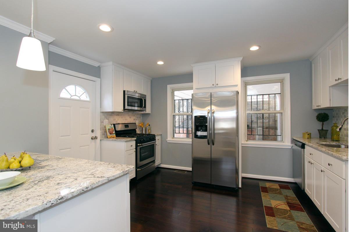 5145 Sheriff Road Northeast Washington, DC 20019 - Photo 3 of 30 Kitchen