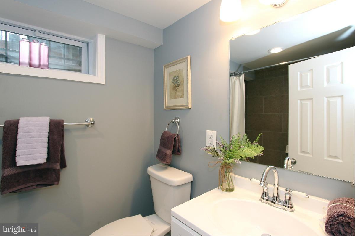 5145 Sheriff Road Northeast Washington, DC 20019 - Photo 23 of 30 Bath