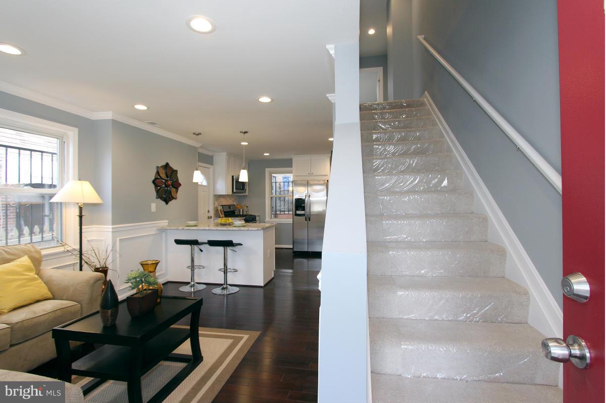 5145 Sheriff Road Northeast Washington, DC 20019 - Photo 4 of 30 Living Room