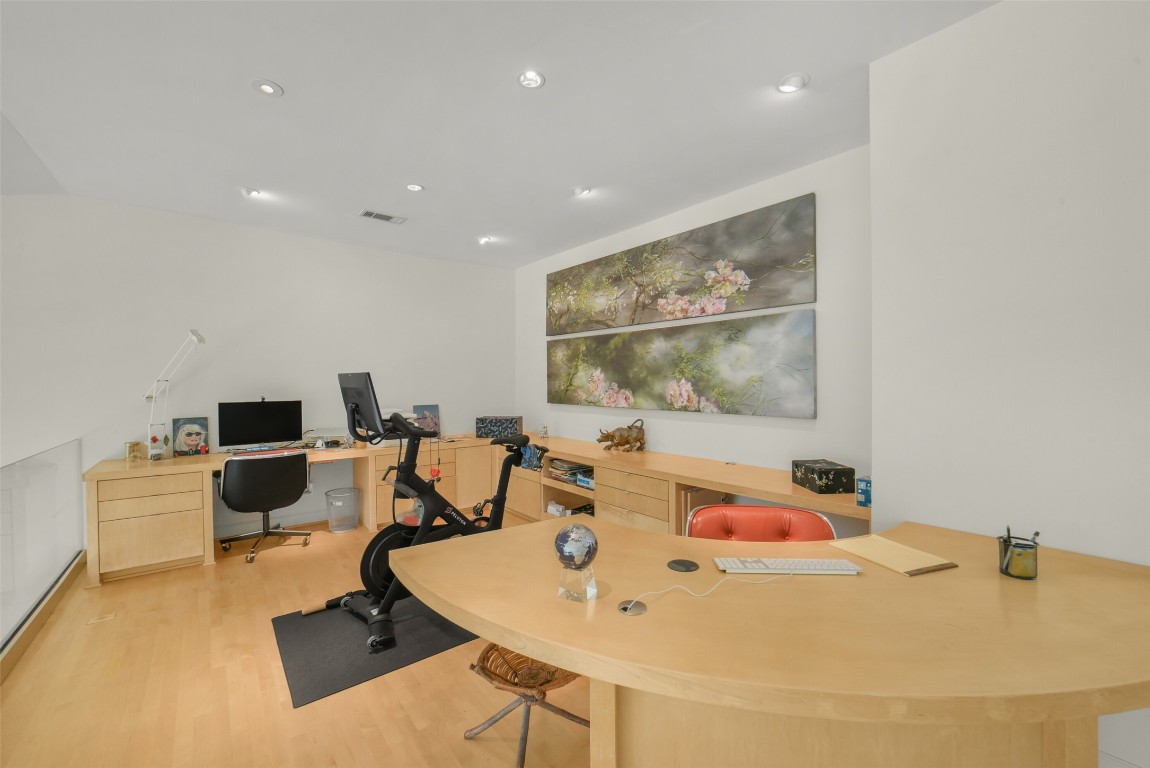 15 Hudson Circle Houston, TX 77024 - Photo 18 of 50