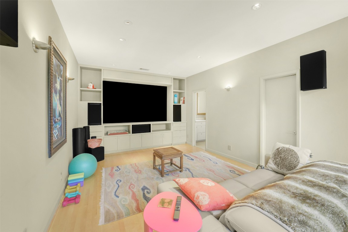 15 Hudson Circle Houston, TX 77024 - Photo 21 of 50