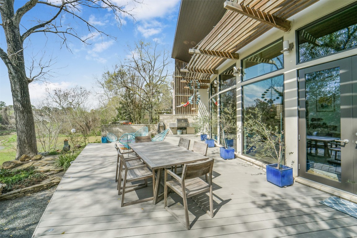 15 Hudson Circle Houston, TX 77024 - Photo 38 of 50