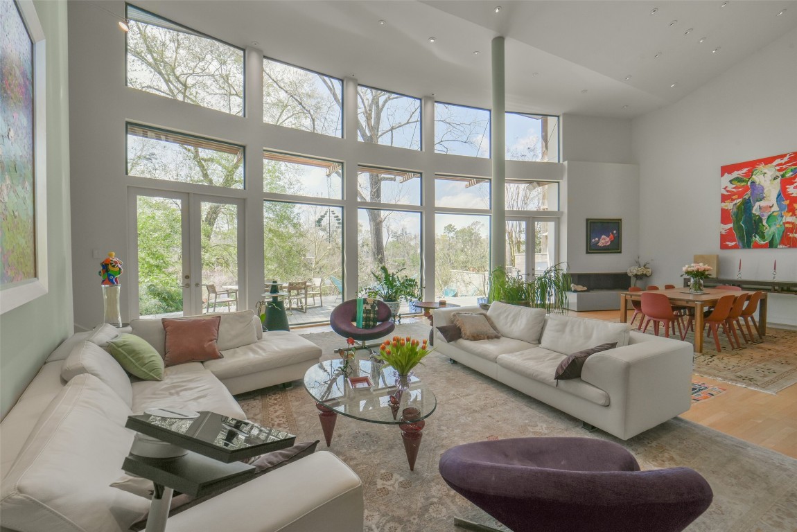 15 Hudson Circle Houston, TX 77024 - Photo 4 of 50