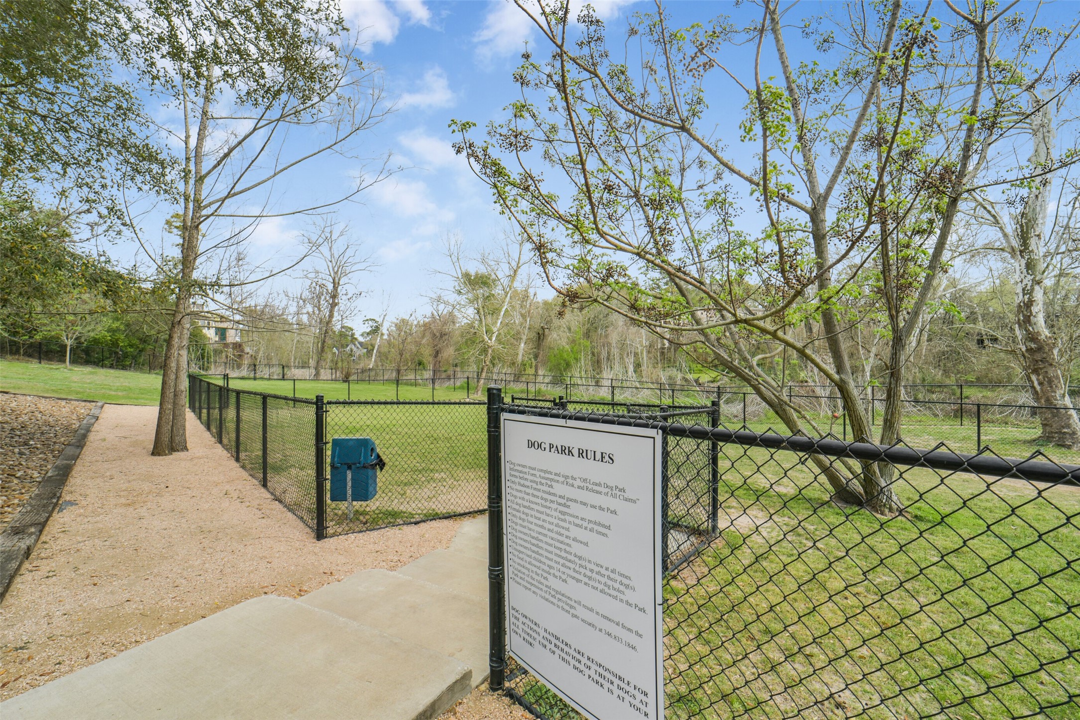 15 Hudson Circle Houston, TX 77024 - Photo 50 of 50 a view of a pathway with a wrought fence