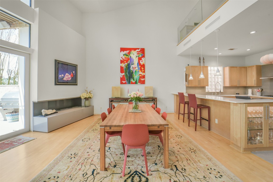 15 Hudson Circle Houston, TX 77024 - Photo 8 of 50