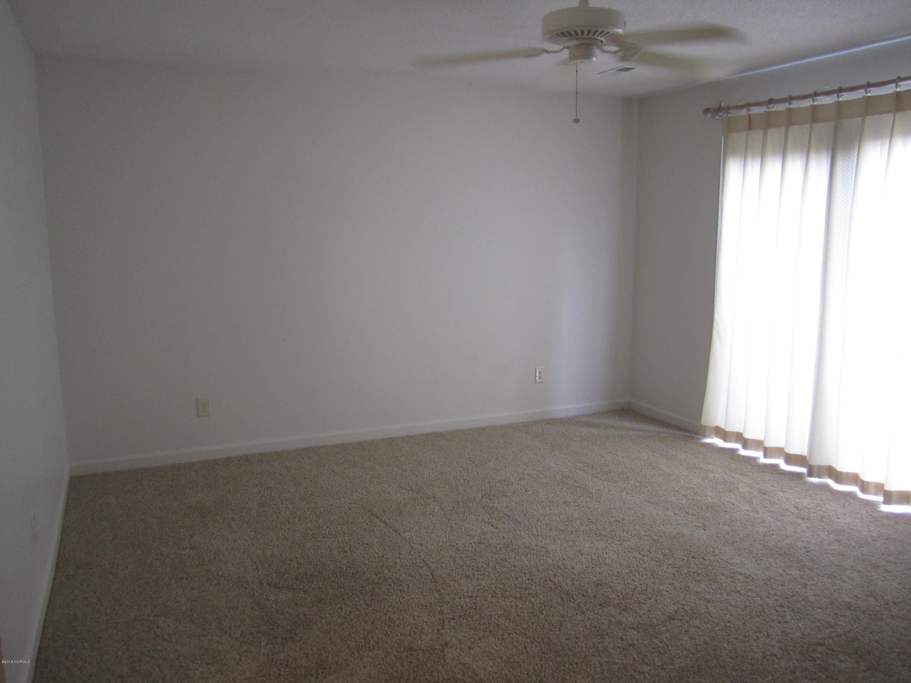 1910 Quail Ridge Road, Unit G Greenville, NC 27858 - Photo 11 of 22 Family Room 2