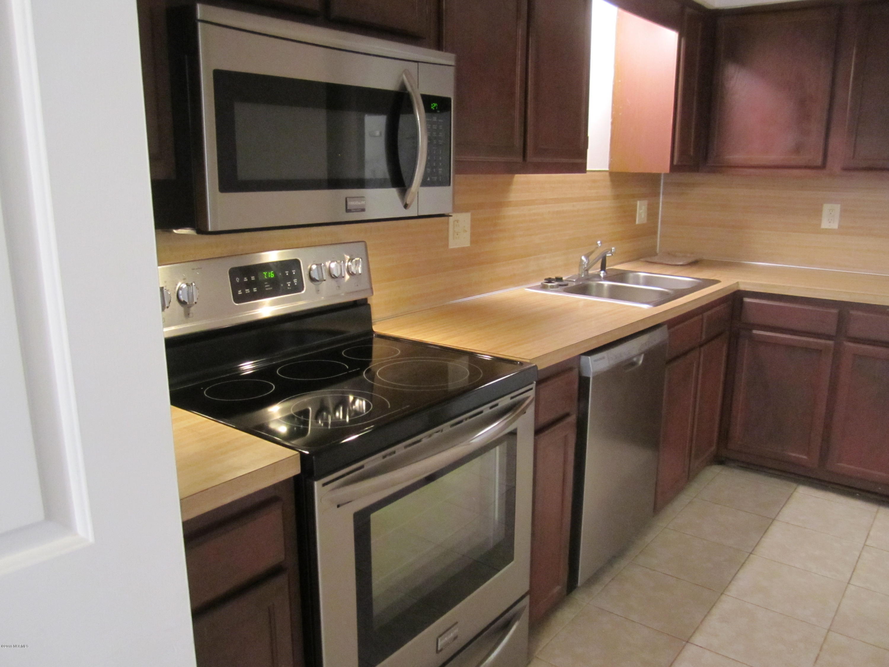 1910 Quail Ridge Road, Unit G Greenville, NC 27858 - Photo 6 of 22 Kitchen 1