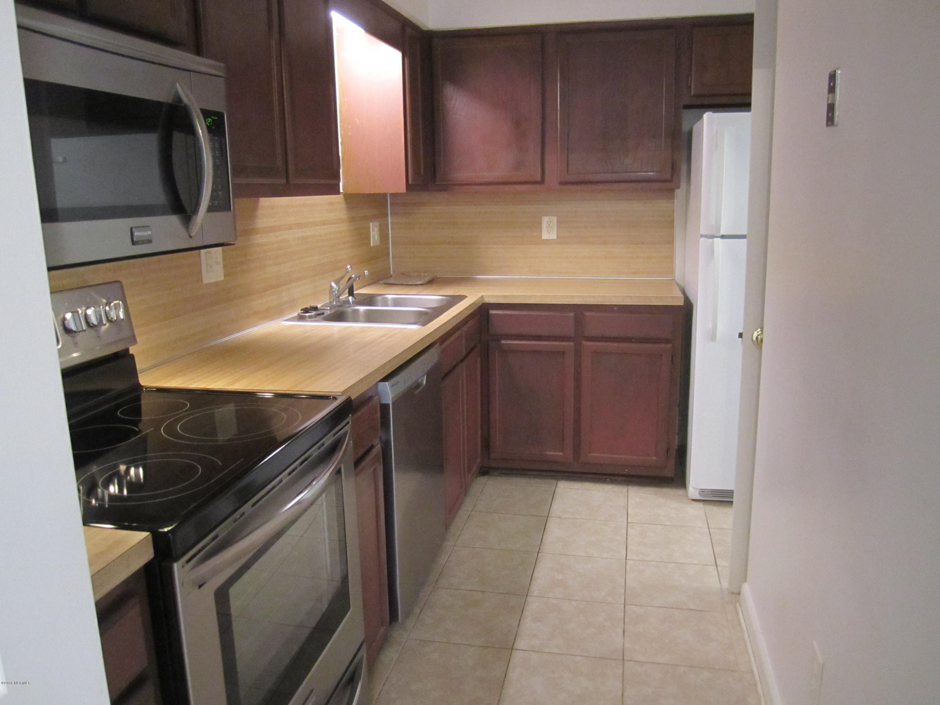1910 Quail Ridge Road, Unit G Greenville, NC 27858 - Photo 7 of 22 Kitchen 2