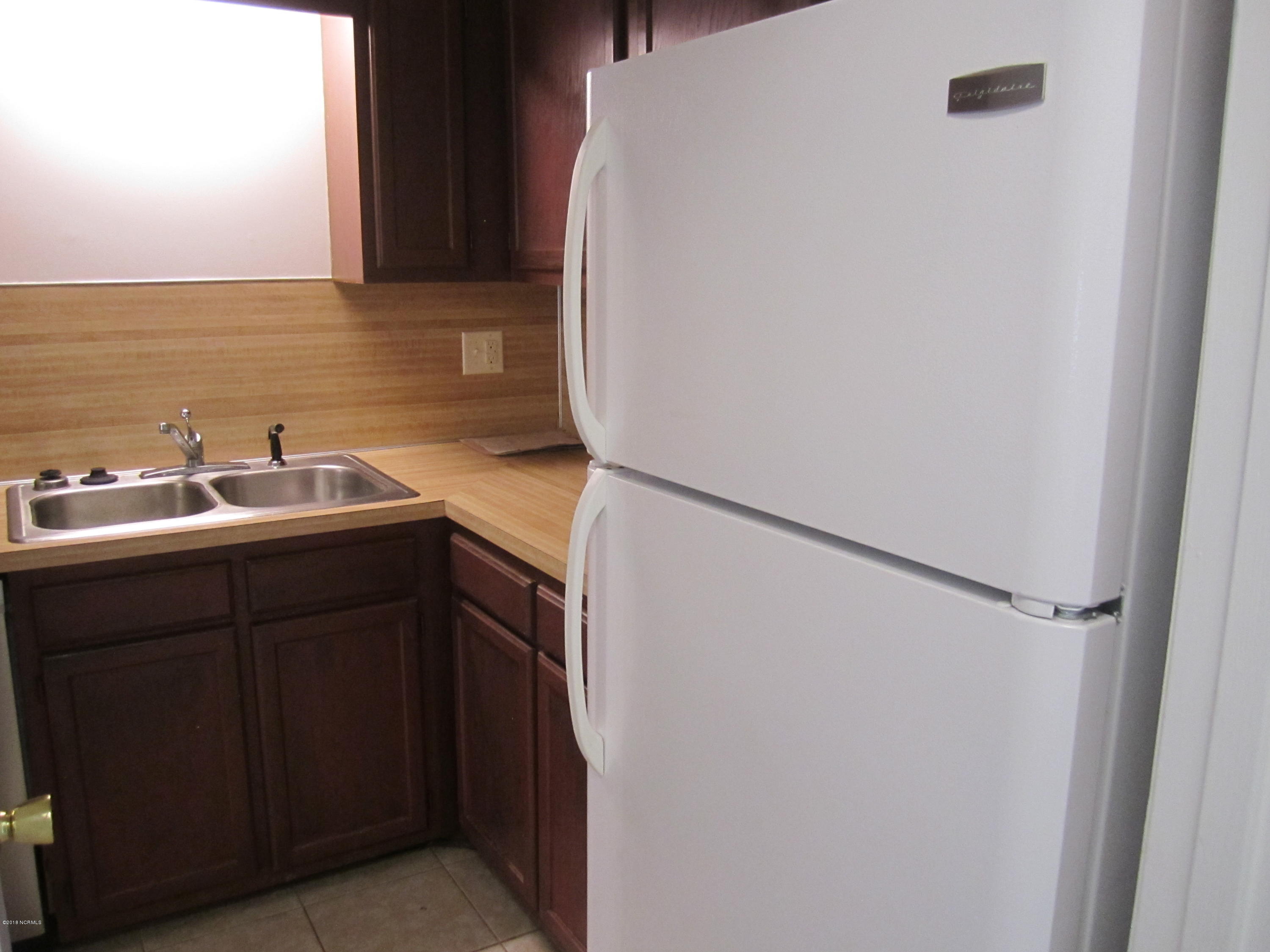 1910 Quail Ridge Road, Unit G Greenville, NC 27858 - Photo 8 of 22 Kitchen 3