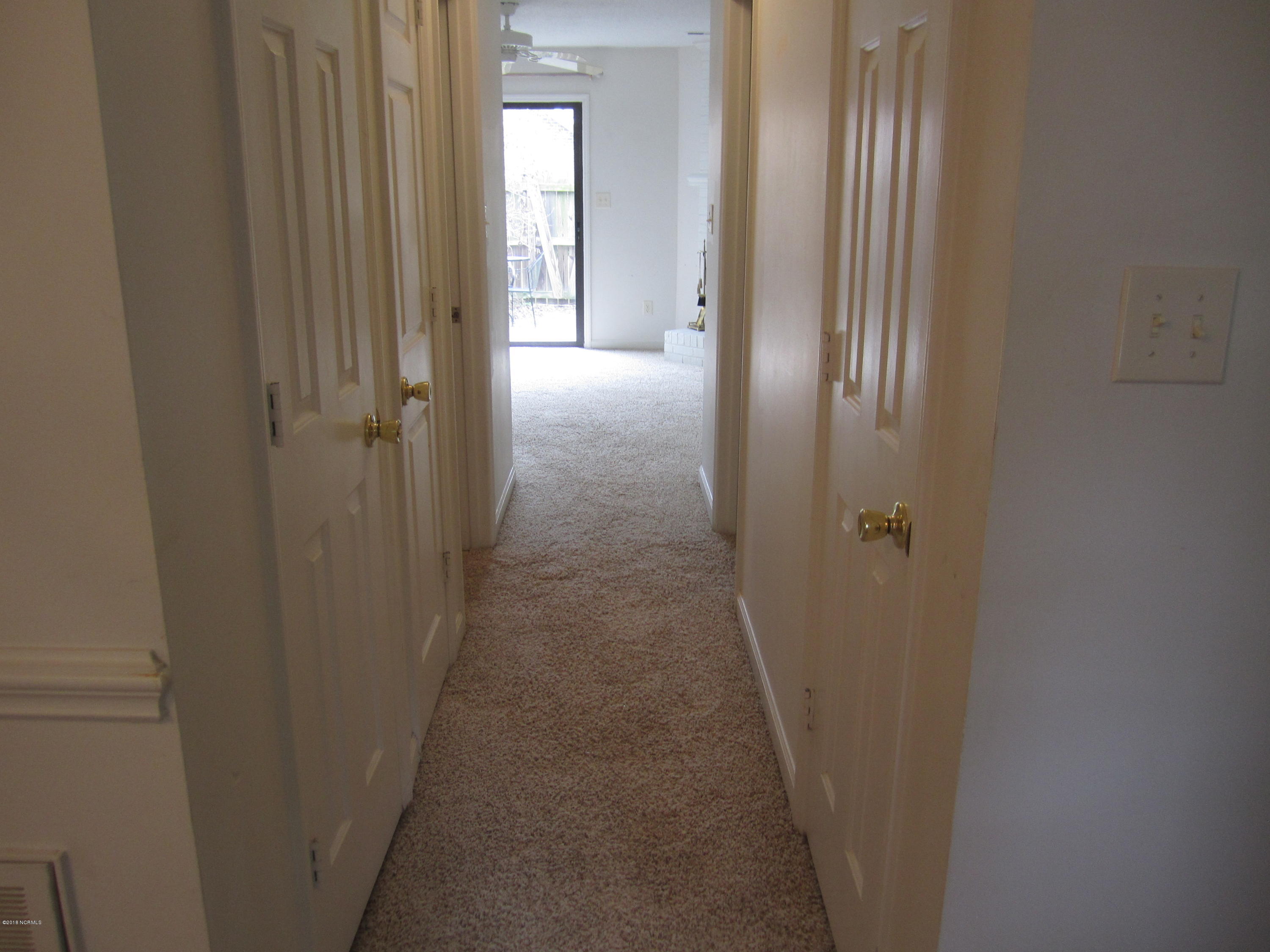 1910 Quail Ridge Road, Unit G Greenville, NC 27858 - Photo 9 of 22 Hallway