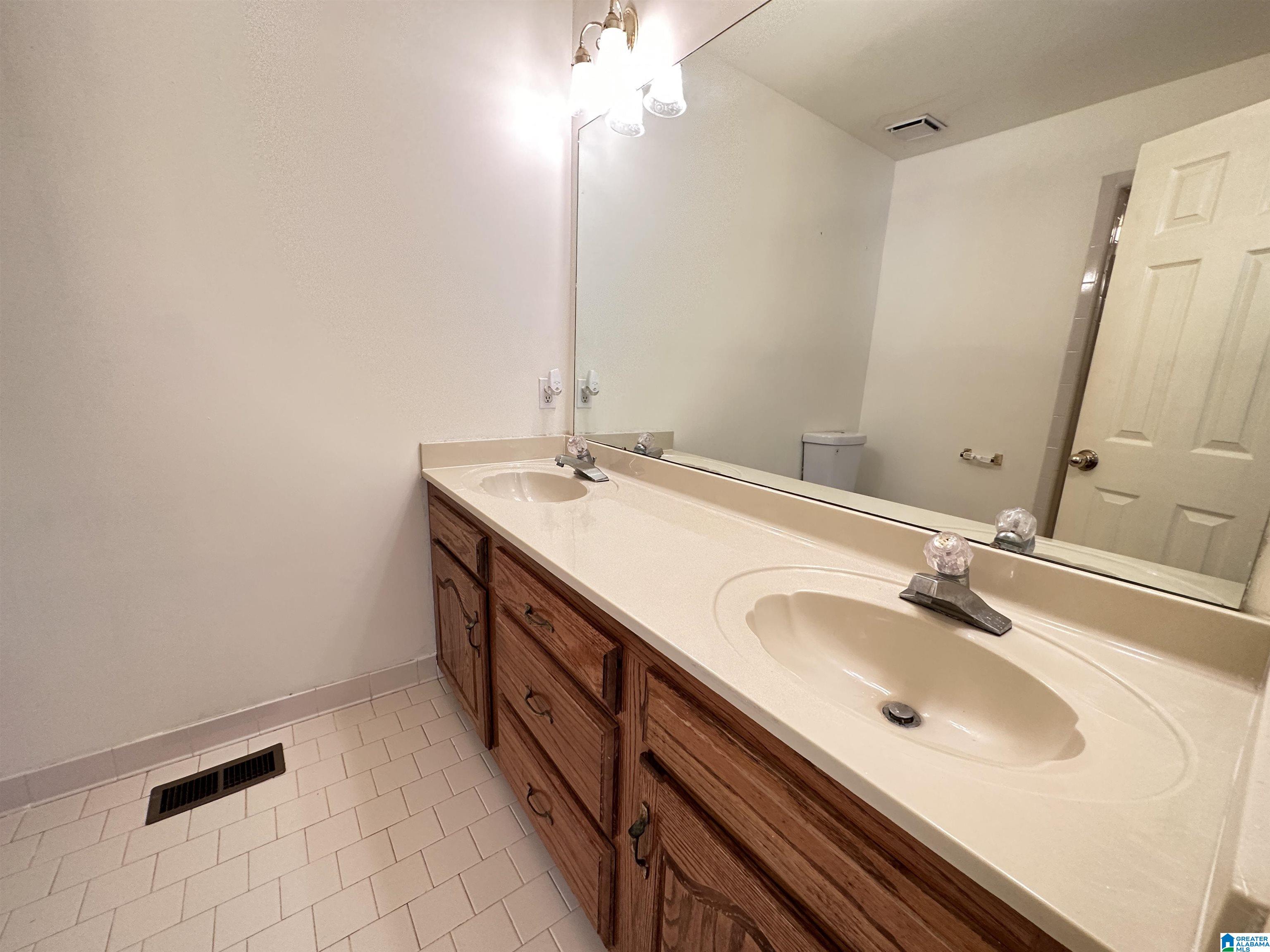 1925 Winewood Road Birmingham, AL 35215 - Photo 17 of 34