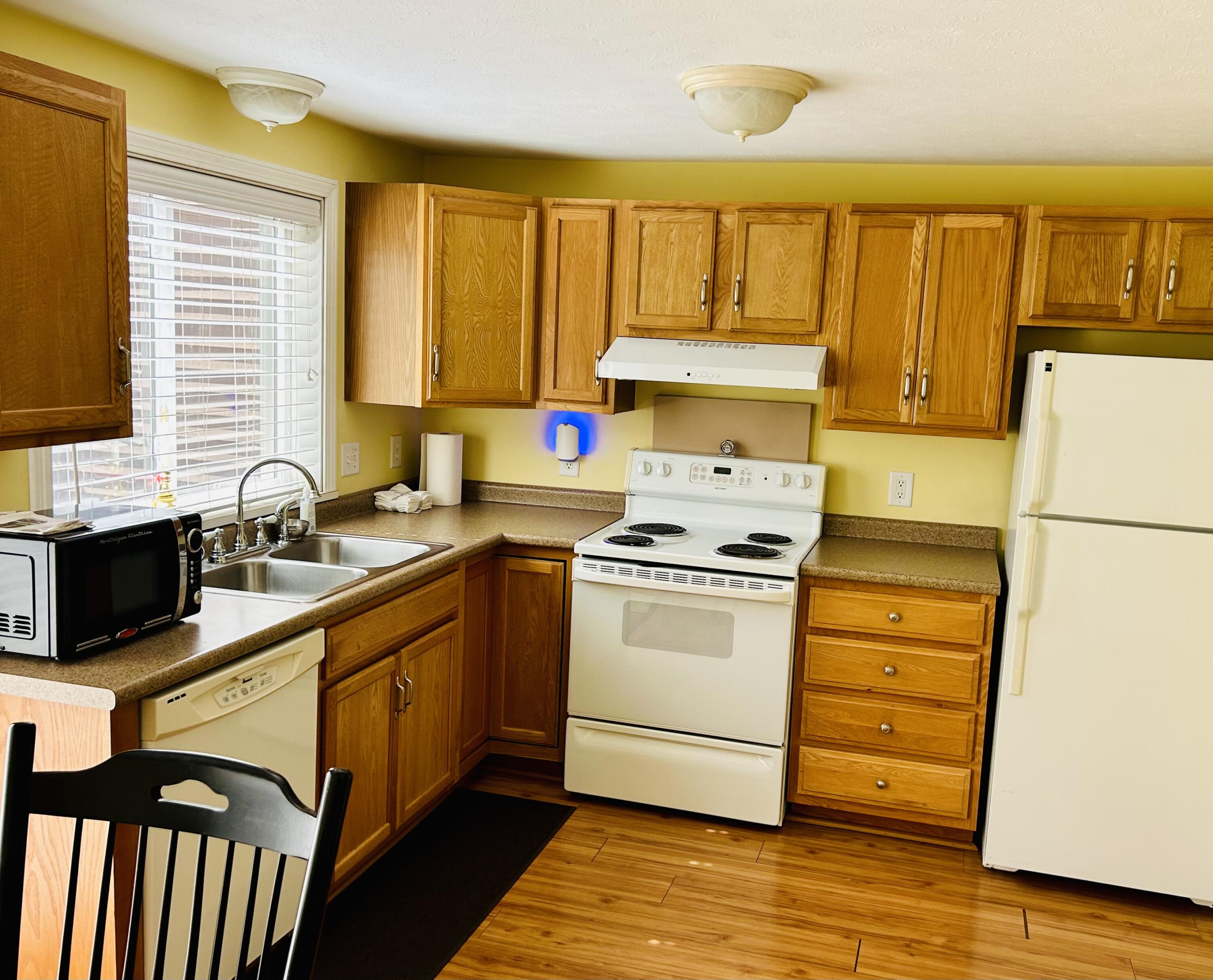 538 Main Street, Unit 3 Springvale, ME 04083 - Photo 3 of 30 IMG_4599