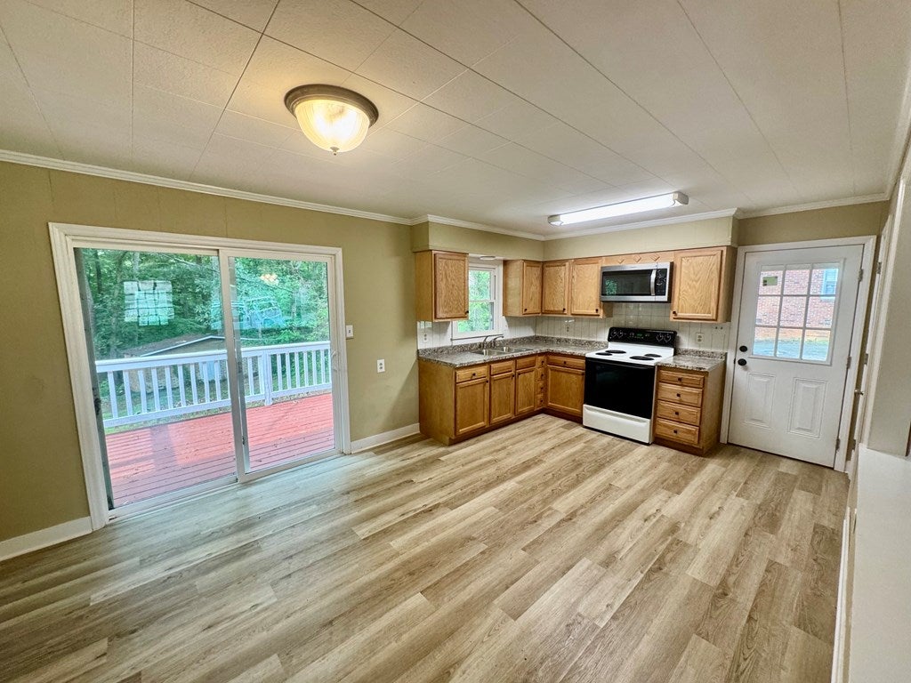 268 Evergreen Road Clarksville, VA 23927 - Photo 6 of 37 268-Dining Area