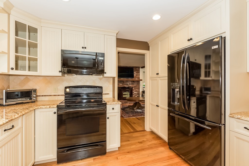 9 Standish Road Norfolk, MA 02056 - Photo 5 of 22 Gallery Image 5