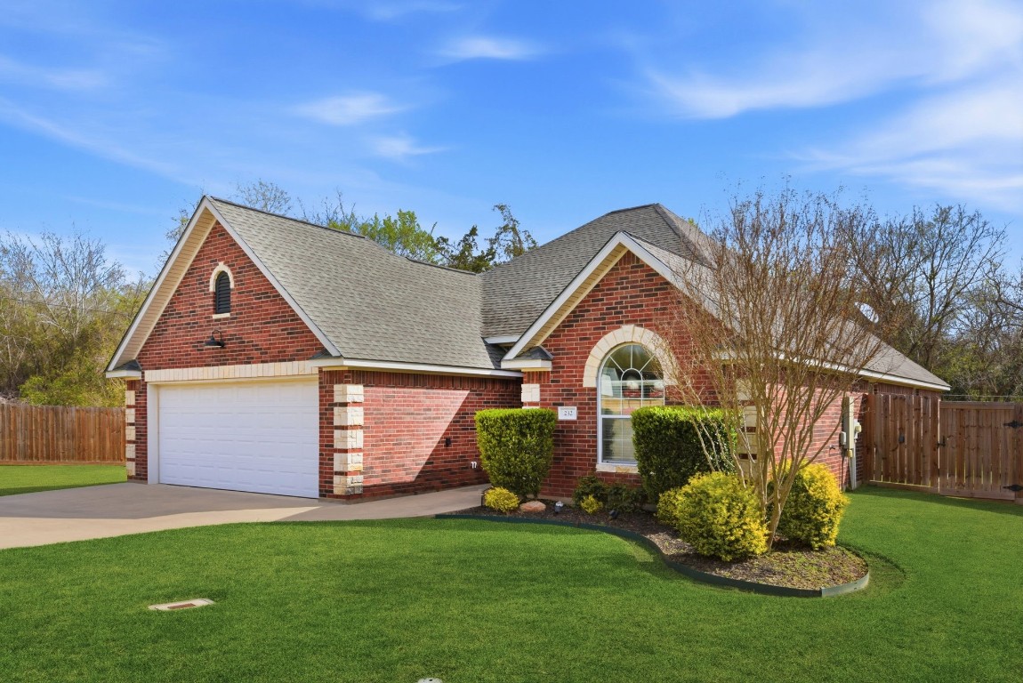 232 North Dixie Street Brenham, TX 77833 - Photo 2 of 41
