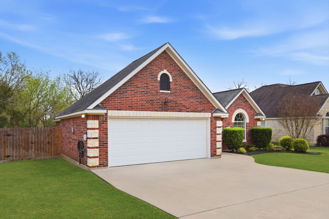 232 North Dixie Street Brenham, TX 77833 - Photo 3 of 41