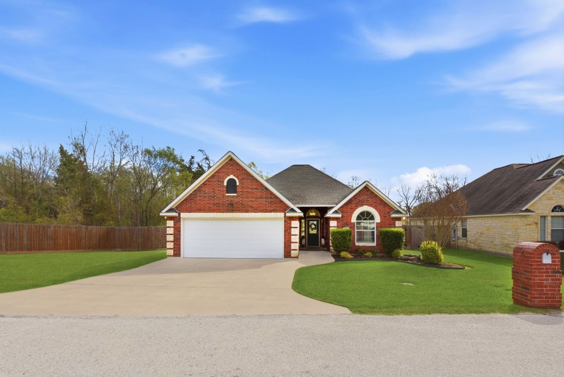 232 North Dixie Street Brenham, TX 77833 - Photo 4 of 41