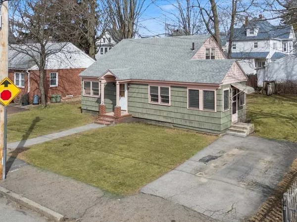 $395,000 | 234 Foster Street, Lowell, MA 01851