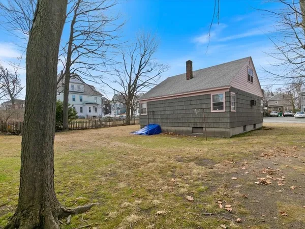 $395,000 | 234 Foster Street, Lowell, MA 01851