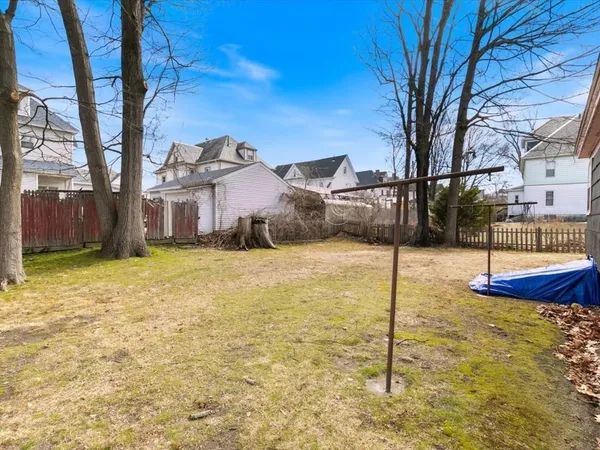 $395,000 | 234 Foster Street, Lowell, MA 01851