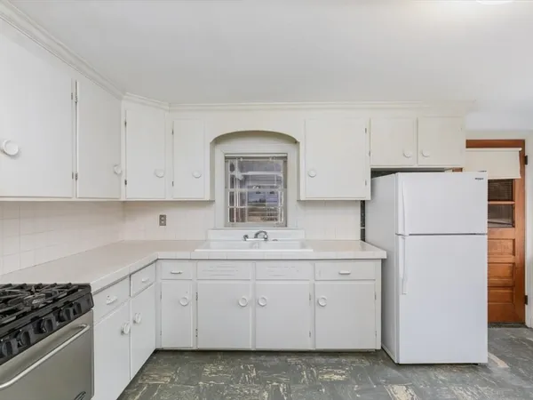 $395,000 | 234 Foster Street, Lowell, MA 01851