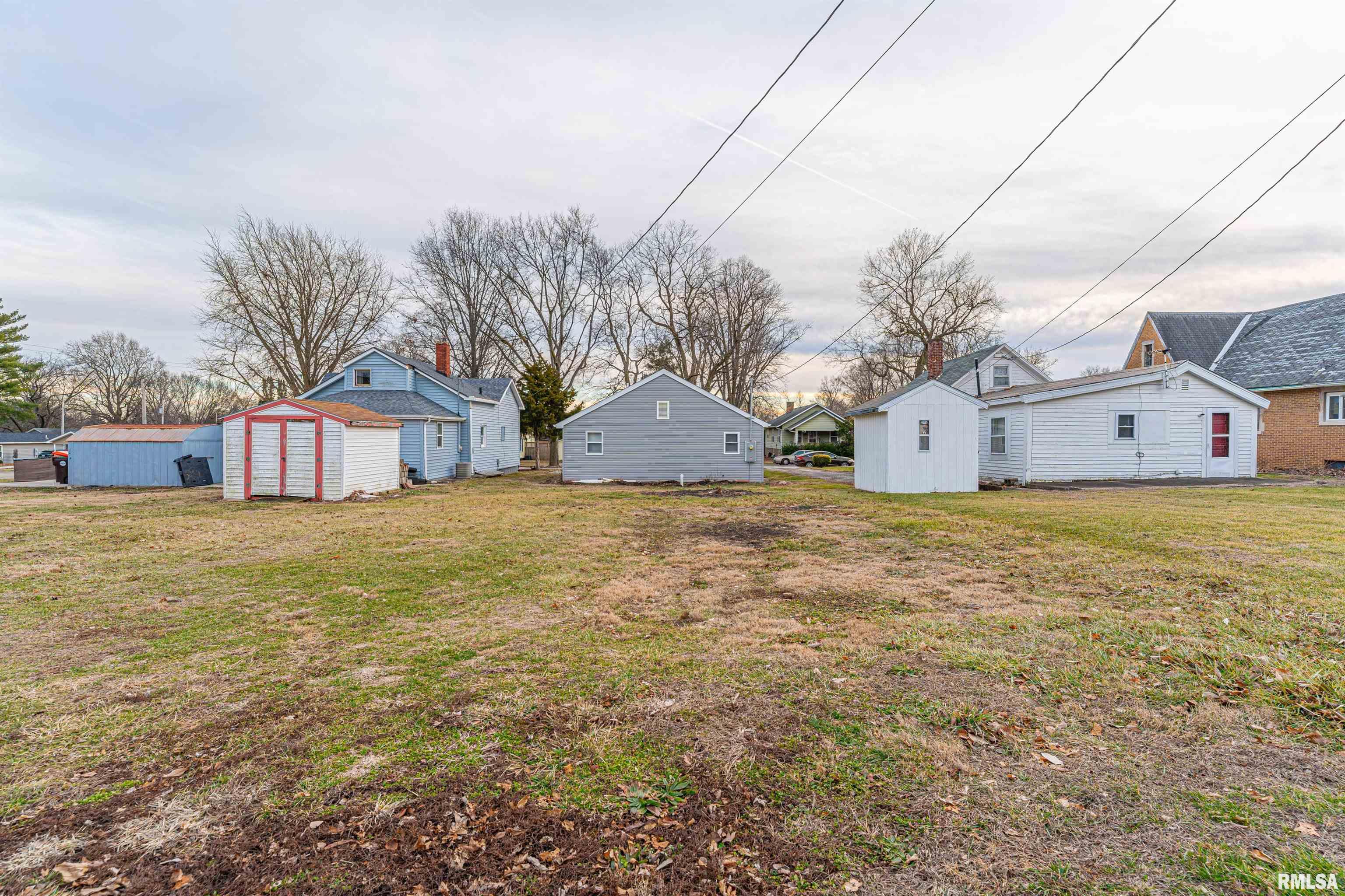 608 6th Street Lincoln, IL 62656 - Photo 4 of 15