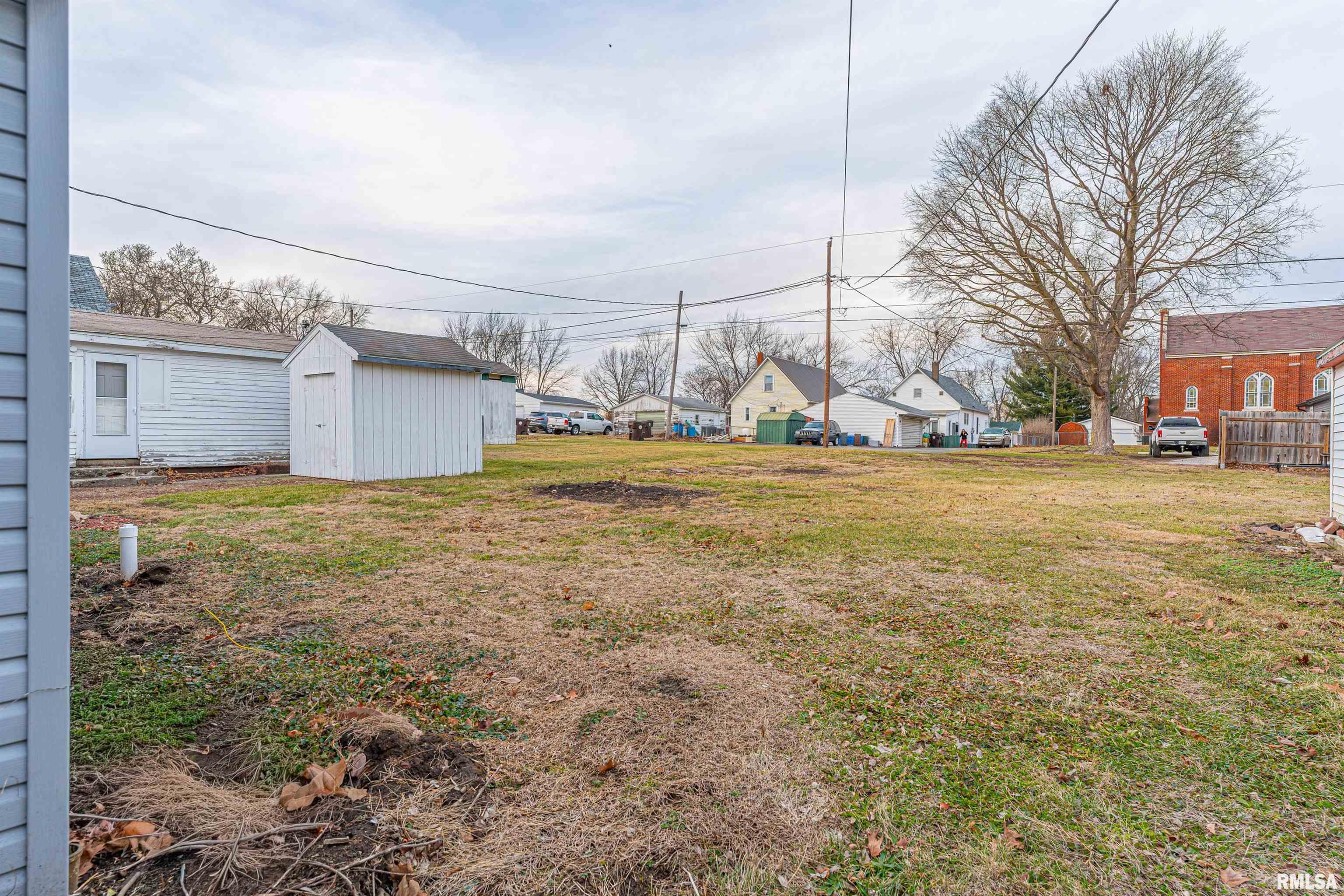 608 6th Street Lincoln, IL 62656 - Photo 5 of 15