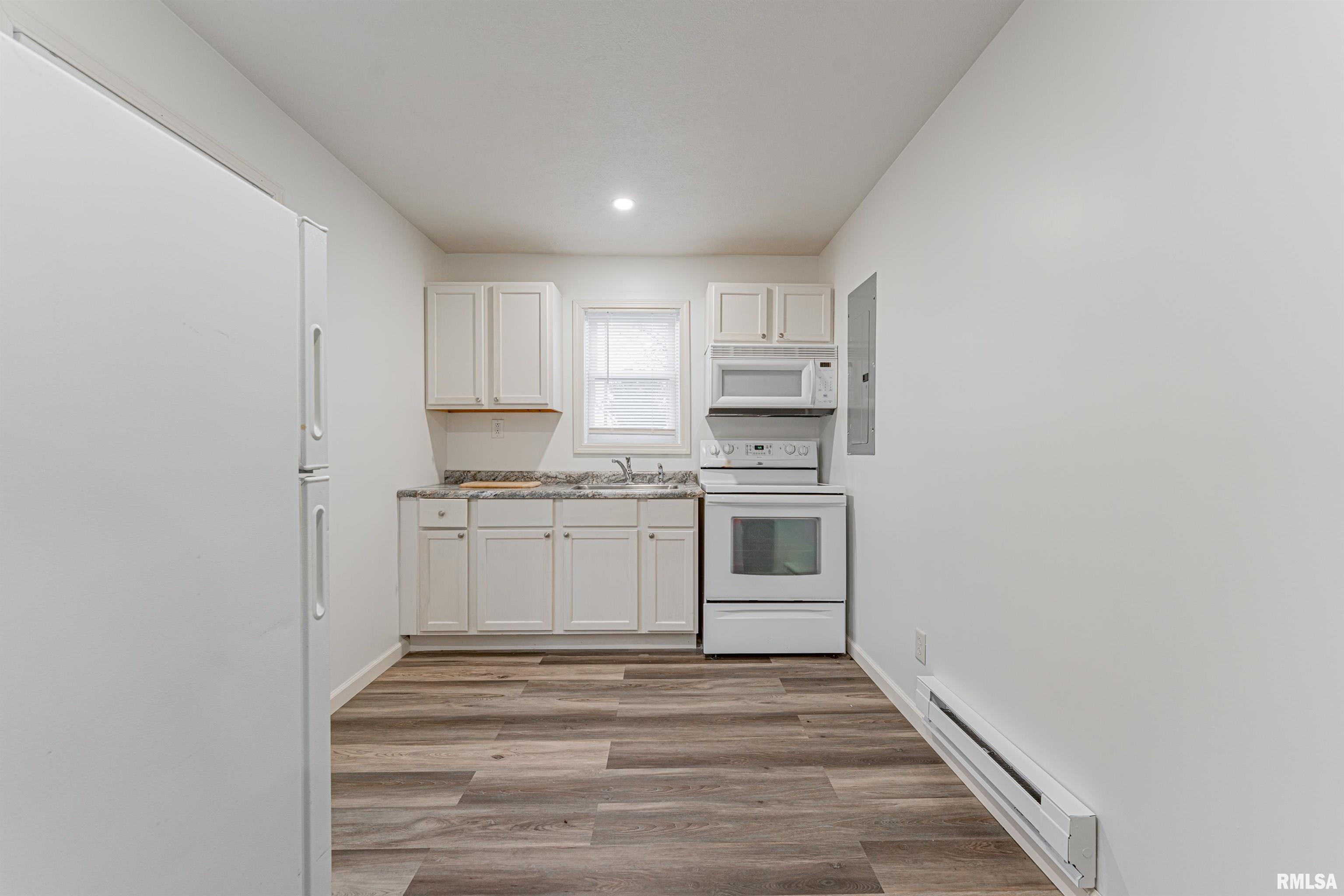 608 6th Street Lincoln, IL 62656 - Photo 10 of 15