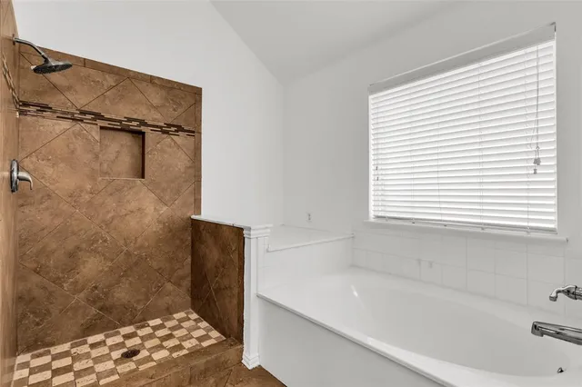 $2,950 | 6902 Amesbury Lane, Rowlett, TX 75089