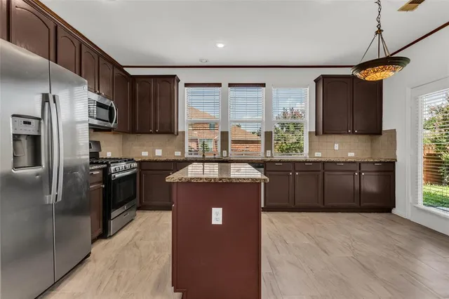 $2,950 | 6902 Amesbury Lane, Rowlett, TX 75089