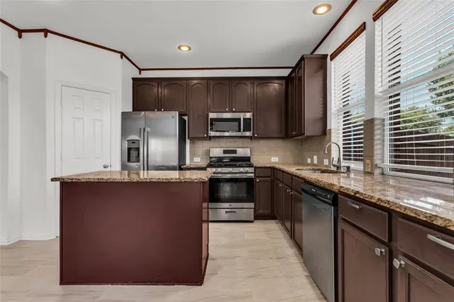 $2,950 | 6902 Amesbury Lane, Rowlett, TX 75089