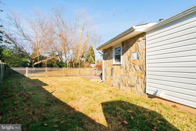 a view of back yard of the house