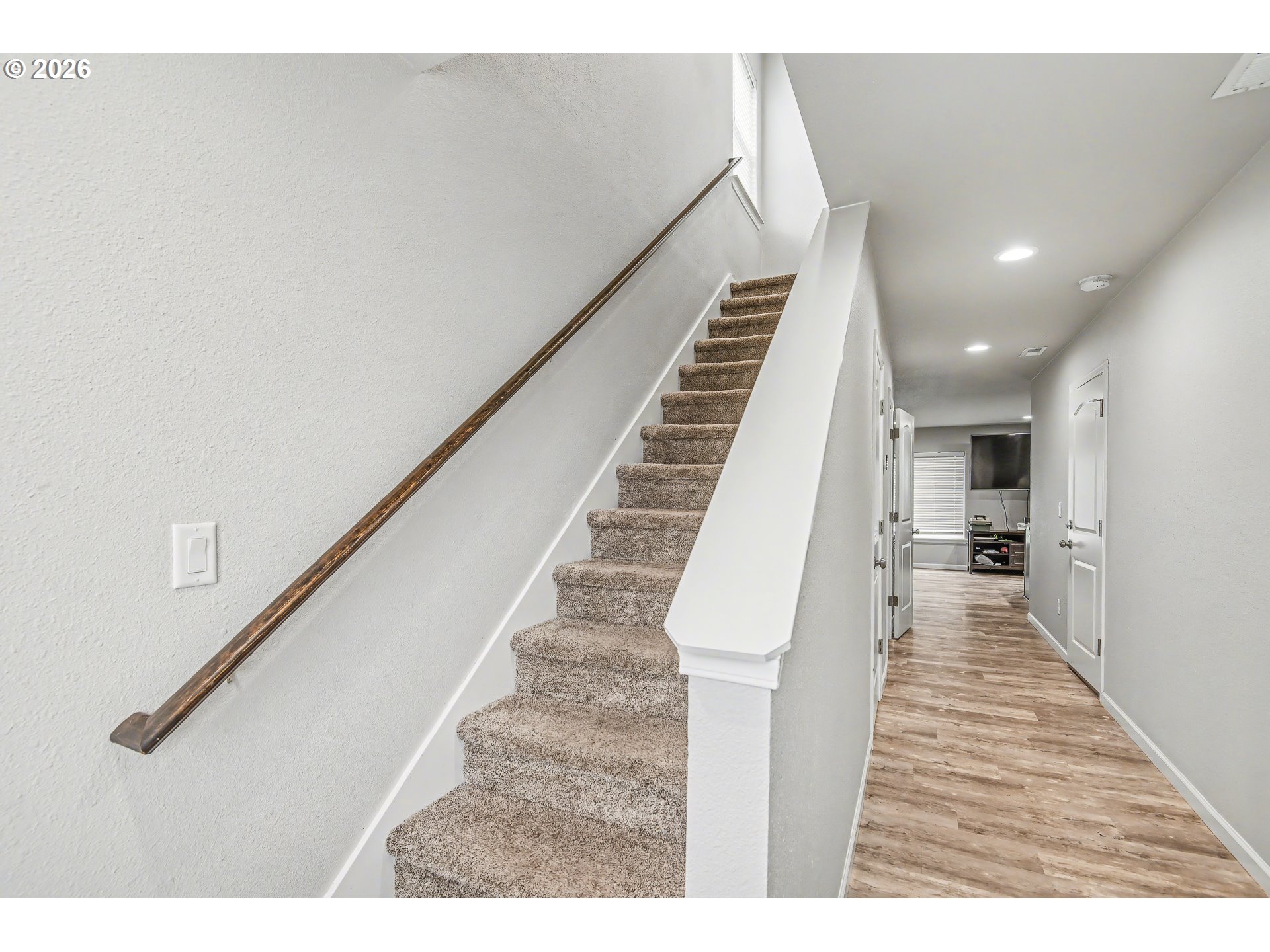 88192 Jameson Way Veneta, OR 97487 - Photo 27 of 44 a view of entryway and hall with wooden floor