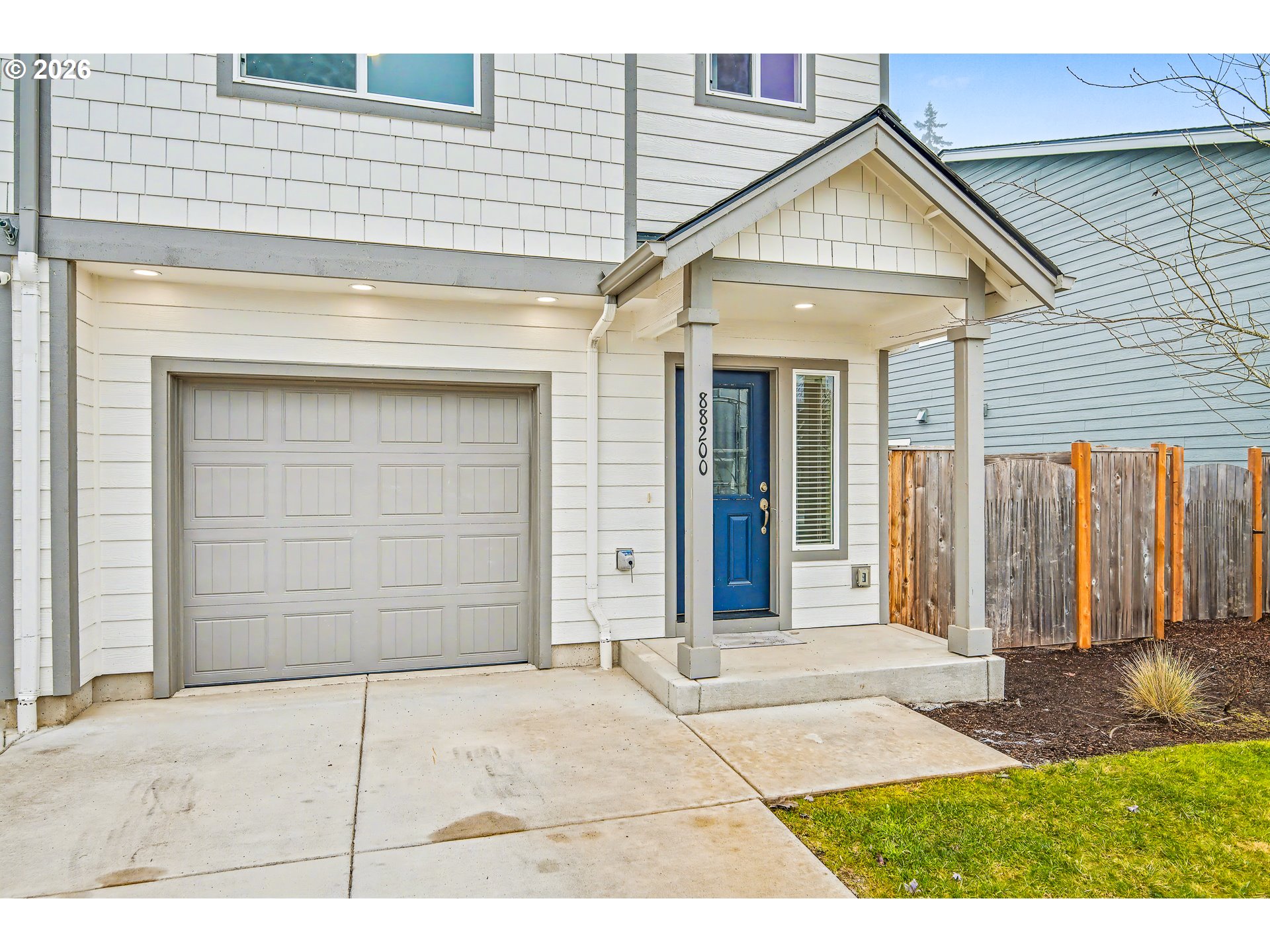 88192 Jameson Way Veneta, OR 97487 - Photo 3 of 44 a front view of a house with a garage