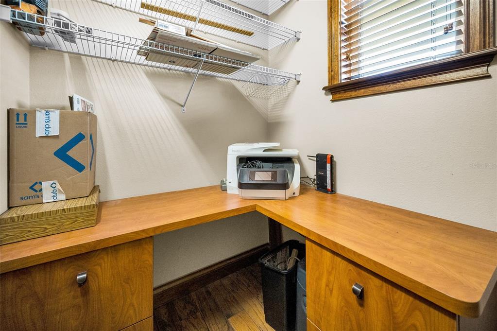 6141 Lafayette Street New Port Richey, FL 34652 - Photo 36 of 98 a room with table and chairs