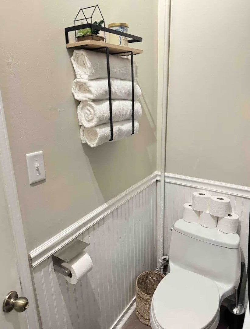 2140 West Crystal Street Chicago, IL 60622 - Photo 8 of 8 a bathroom with a toilet and a sink