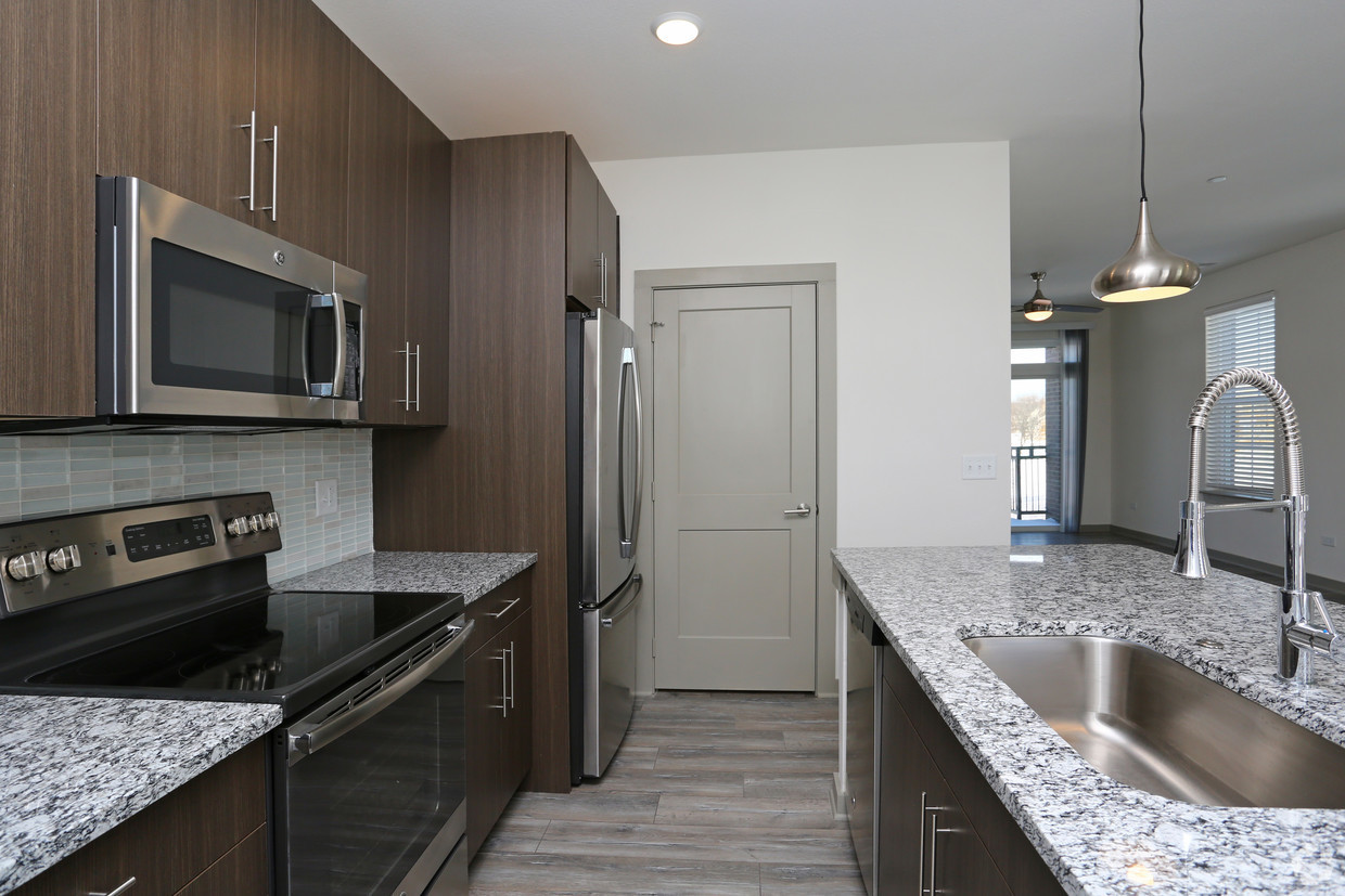 680 East Algonquin Road, Unit 1101 Schaumburg, IL 60173 - Photo 9 of 29